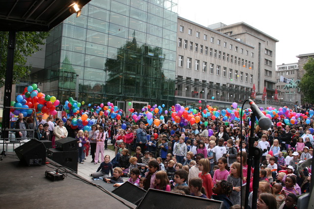 gal/2010/2010 Saitentwist Weltkindertag Burgplatz Essen 20.09.JugendhilfegGmbH Essen/2010 Saitentwist Weltkindertag Burgplatz Jugend Hilfe gGm20.09. 124.jpg